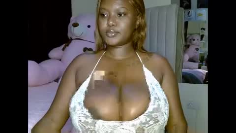 Snapshot of prettypearl_ chatting on February 2025 03:51:02 PM pearl online show from February 2025 03:51:02 PM