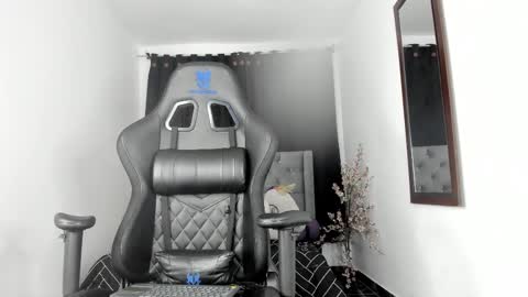 Laura  Onlyfans   40OFF online show from March 2025 09:21:01 AM