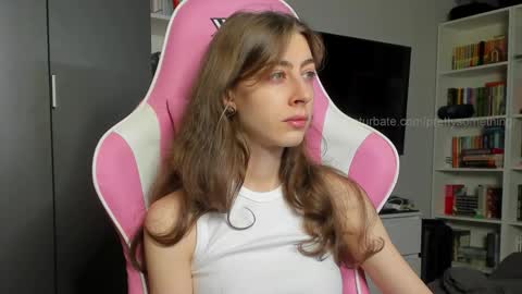Sophie  next stream will be at Monday  i will wait you guys  online show from December 2025 08:23:01 AM