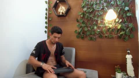 Snapshot of prince_arthur77 chatting on January 2025 04:20:01 PM prince_arthur77 online show from January 2025 04:20:01 PM