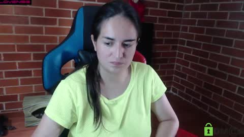 Snapshot of princesa_leia_zathur chatting on April 2026 05:04:02 PM Leia online show from April 2026 05:04:02 PM
