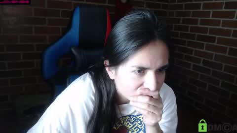 Snapshot of princesa_leia_zathur chatting on May 2026 11:23:01 PM Leia online show from May 2026 11:23:01 PM