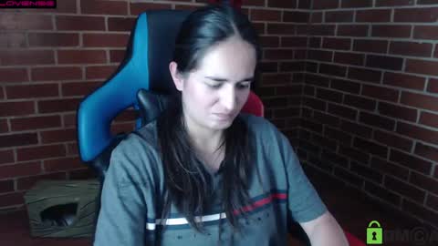 Snapshot of princesa_leia_zathur chatting on May 2026 09:43:01 PM Leia online show from May 2026 09:43:01 PM