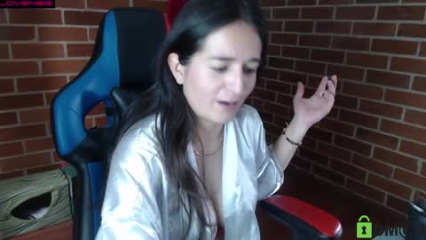 Snapshot of princesa_leia_zathur chatting on May 2026 08:28:01 PM Leia online show from May 2026 08:28:01 PM