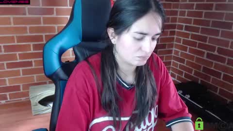 Snapshot of princesa_leia_zathur chatting on June 2026 03:18:01 PM Leia online show from June 2026 03:18:01 PM