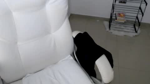 Snapshot of princess_19x chatting on February 2025 09:58:02 PM valery dollx online show from February 2025 09:58:02 PM