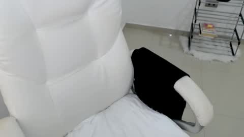 Snapshot of princess_19x chatting on March 2025 10:42:01 PM valery dollx online show from March 2025 10:42:01 PM