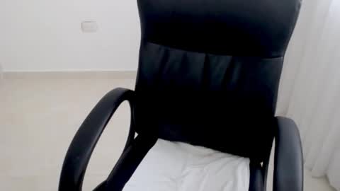 Snapshot of princess_19x chatting on October 2025 09:49:02 PM valery dollx online show from October 2025 09:49:02 PM