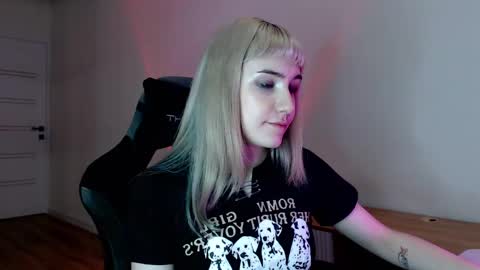 18 y.o online show from February 2025 07:38:01 PM