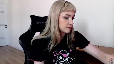 18 y.o online show from February 2025 12:39:02 PM