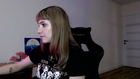 18 y.o online show from March 2025 03:07:02 PM