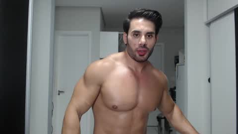 Snapshot of promuscles4u chatting on February 2025 08:28:02 PM promuscles4u online show from February 2025 08:28:02 PM