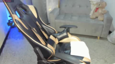    INDEPENDENT MODEL online show from January 2025 06:56:01 AM