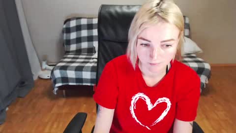 Snapshot of puma_ma chatting on December 2024 03:42:02 PM Polly online show from December 2024 03:42:02 PM