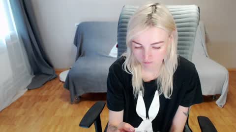 Polly online show from June 2026 05:06:01 AM