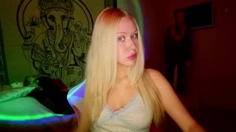 Snapshot of pureeangel chatting on February 2026 01:29:02 PM Megan online show from February 2026 01:29:02 PM