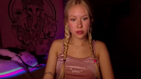 Snapshot of pureeangel chatting on February 2026 06:48:01 PM Megan online show from February 2026 06:48:01 PM