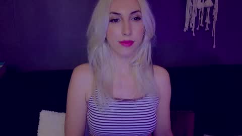 Snapshot of purevibrations chatting on February 2025 07:13:02 AM Isabelle online show from February 2025 07:13:02 AM