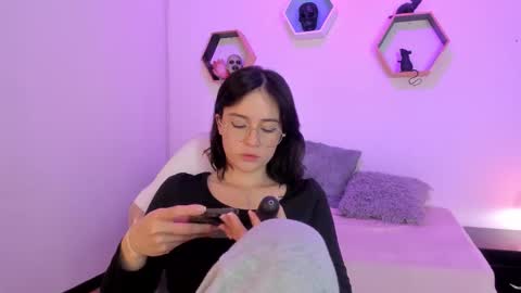 Snapshot of purple_slut_ chatting on October 2025 03:40:02 AM Anna online show from October 2025 03:40:02 AM