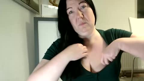 Snapshot of pussy6wetlips chatting on February 2026 04:32:01 AM pussy6wetlips online show from February 2026 04:32:01 AM