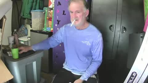 Snapshot of pussy_licker0127 chatting on December 2024 04:09:02 PM Mark online show from December 2024 04:09:02 PM