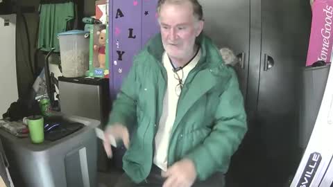 Snapshot of pussy_licker0127 chatting on December 2024 02:11:01 PM Mark online show from December 2024 02:11:01 PM