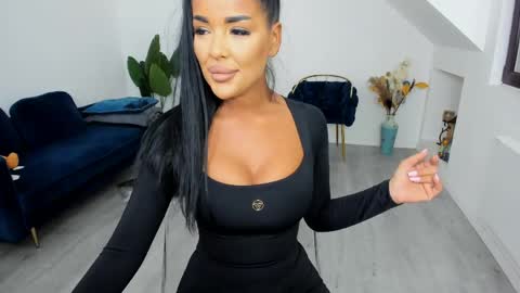 Snapshot of pussydollxx chatting on April 2026 06:43:01 PM Andreea online show from April 2026 06:43:01 PM