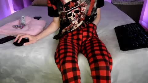 Snapshot of pussylover2182 chatting on December 2024 08:03:02 AM pussylover2182 online show from December 2024 08:03:02 AM