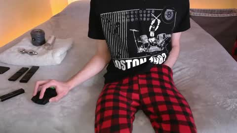 Snapshot of pussylover2182 chatting on December 2024 06:49:02 AM pussylover2182 online show from December 2024 06:49:02 AM