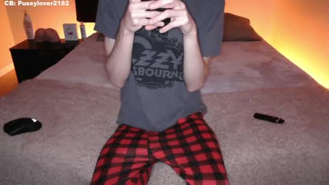 Snapshot of pussylover2182 chatting on October 2025 03:15:02 AM pussylover2182 online show from October 2025 03:15:02 AM