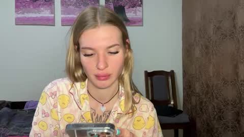 Lina online show from September 2025 06:45:01 PM