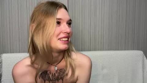 Lina online show from November 2025 10:14:01 AM