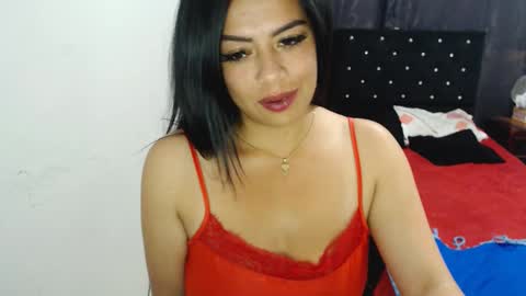 q_u_e_e_n_ online show from February 2025 03:42:01 AM