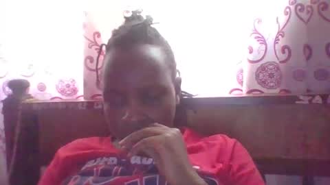 Snapshot of queen014 chatting on November 2025 09:04:02 AM queen014 online show from November 2025 09:04:02 AM