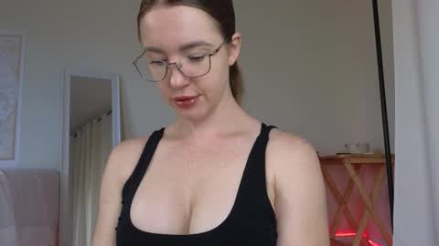 queen__tina online show from November 2025 06:57:01 PM