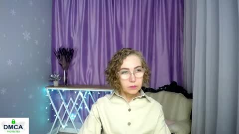 Snapshot of queen_a_n_i chatting on June 2026 10:21:02 AM A N I Ill be here on December 1st online show from June 2026 10:21:02 AM