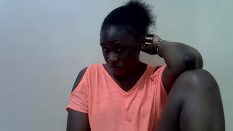 Snapshot of queen_leilla chatting on April 2026 09:07:01 AM queen_leilla online show from April 2026 09:07:01 AM