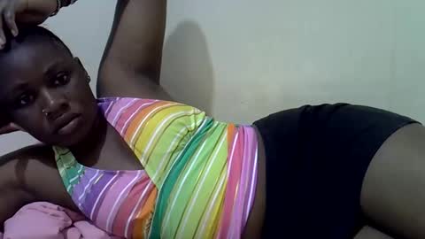 Snapshot of queen_leilla chatting on May 2026 05:46:02 AM queen_leilla online show from May 2026 05:46:02 AM