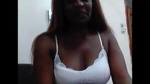 Snapshot of queen_tess1 chatting on February 2025 06:27:02 PM queen_tess1 online show from February 2025 06:27:02 PM