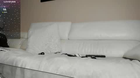 Snapshot of queen_yasmine chatting on March 2025 05:49:02 AM m online show from March 2025 05:49:02 AM