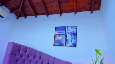 Queen online show from February 2025 01:47:02 AM