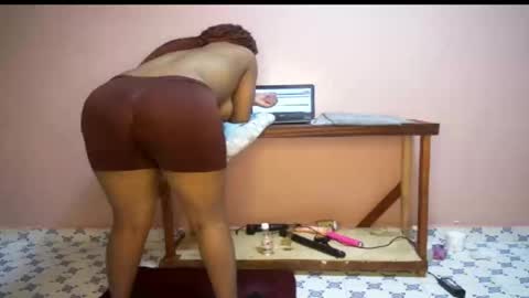 Snapshot of queenkiah chatting on February 2025 01:13:02 AM Nina online show from February 2025 01:13:02 AM