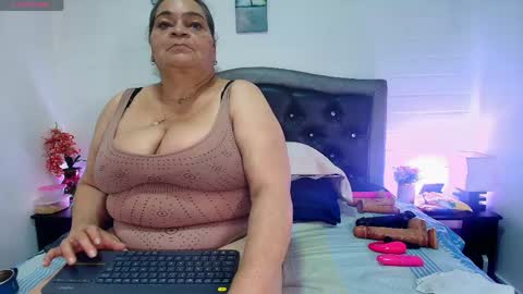 Snapshot of queenmature chatting on May 2026 07:22:01 PM VickyBoobss online show from May 2026 07:22:01 PM