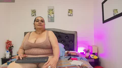 Snapshot of queenmature chatting on May 2026 12:45:02 PM VickyBoobss online show from May 2026 12:45:02 PM