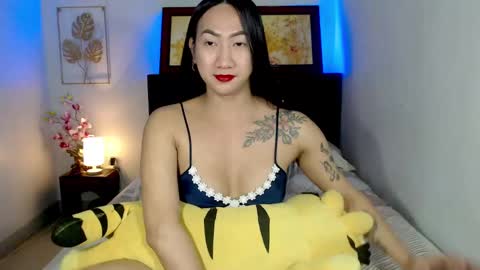 Snapshot of queenmistressts chatting on December 2024 05:04:02 AM QUEEN online show from December 2024 05:04:02 AM