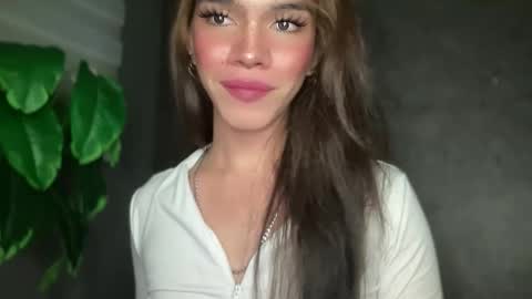 QUEEN online show from December 2025 01:50:02 PM