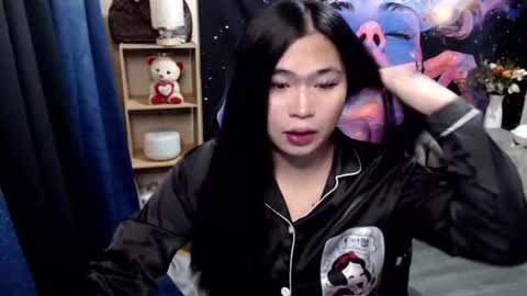 Mikka online show from November 2025 07:13:01 PM