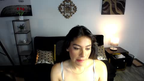 Snapshot of queenpink777 chatting on December 2024 07:07:02 PM Rose online show from December 2024 07:07:02 PM