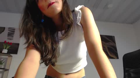 Snapshot of queenpink777 chatting on December 2024 07:07:01 PM Rose online show from December 2024 07:07:01 PM