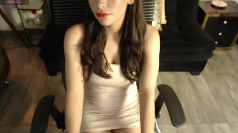 Snapshot of queenpink777 chatting on January 2025 01:26:01 PM Rose online show from January 2025 01:26:01 PM